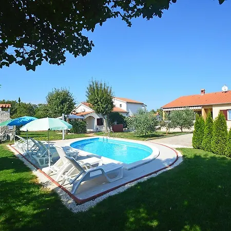 Holiday Smilovic.1